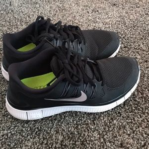 Nike free run tennis shoes